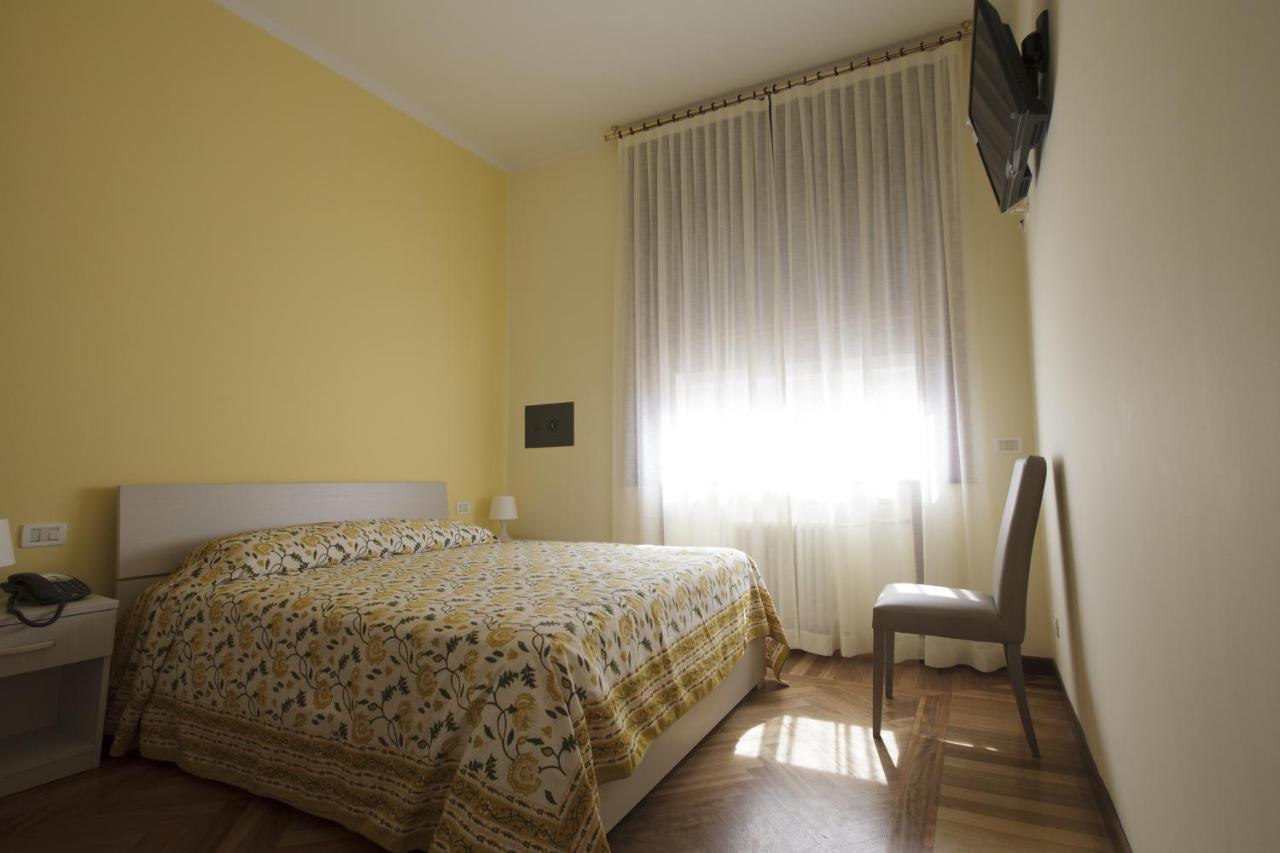 Italy Inn Genova Camera foto